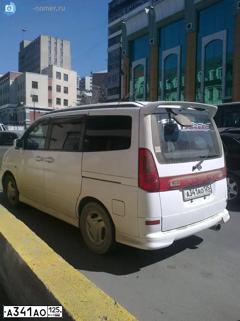Фото автомобиля NISSAN SERENA, 2002 — госномер А341АО125