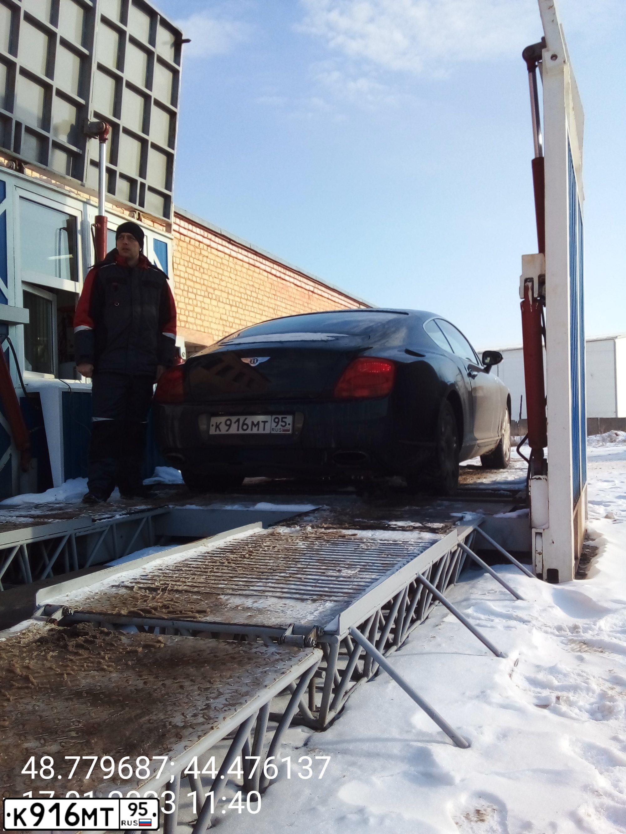 Фото автомобиля BENTLEY CONTINENTAL, 2004 — госномер К262УХ178. Цвет: ЧЕРНЫЙ