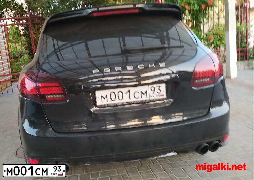 Фото автомобиля PORSCHE CAYENNE, 2013 — госномер А010МТ193. Цвет: черный