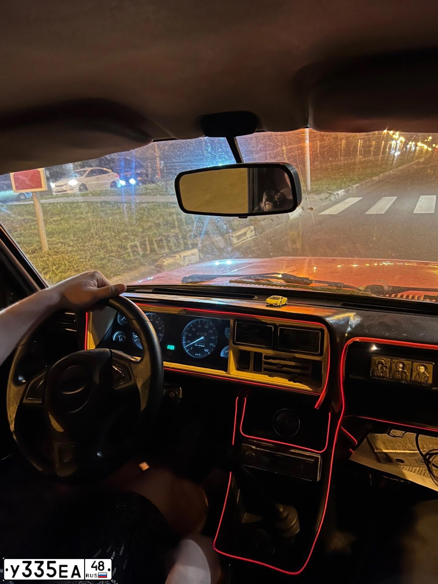 Фото автомобиля LADA 2107, 1986 — госномер Р384СС48. Цвет: Красный