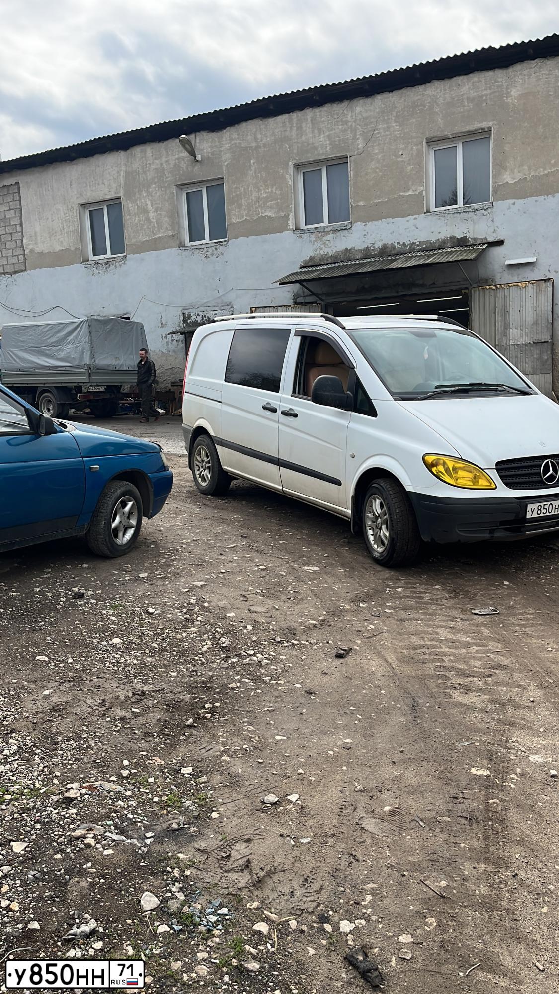 Фото автомобиля MERCEDES VITO, 2007 — госномер У850НН71. Цвет: Белый