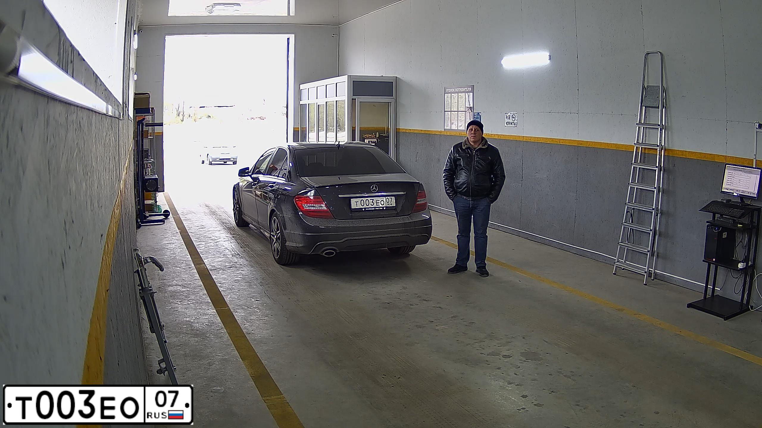 Фото автомобиля MERCEDES C-KLASSE, 2012 — госномер Т059КЕ198