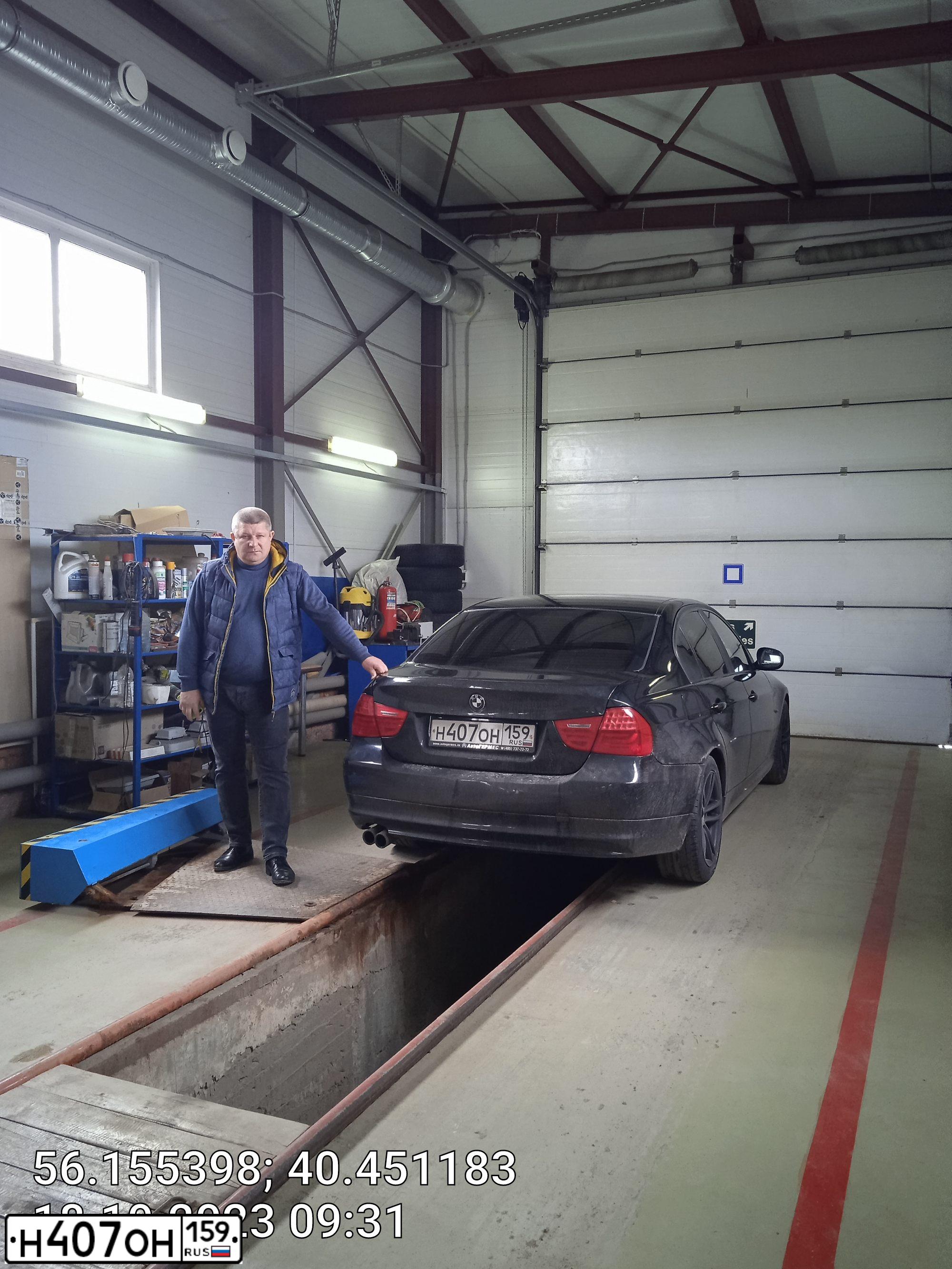 Фото автомобиля BMW 325I, 2009 — госномер Е398УУ33. Цвет: ЧЕРНЫЙ