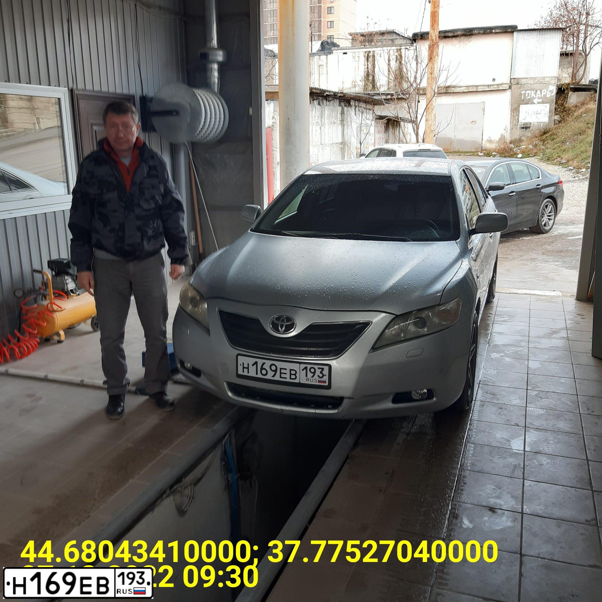Фото автомобиля TOYOTA CAMRY, 2007 — госномер А055КА150. Цвет: Серебристый