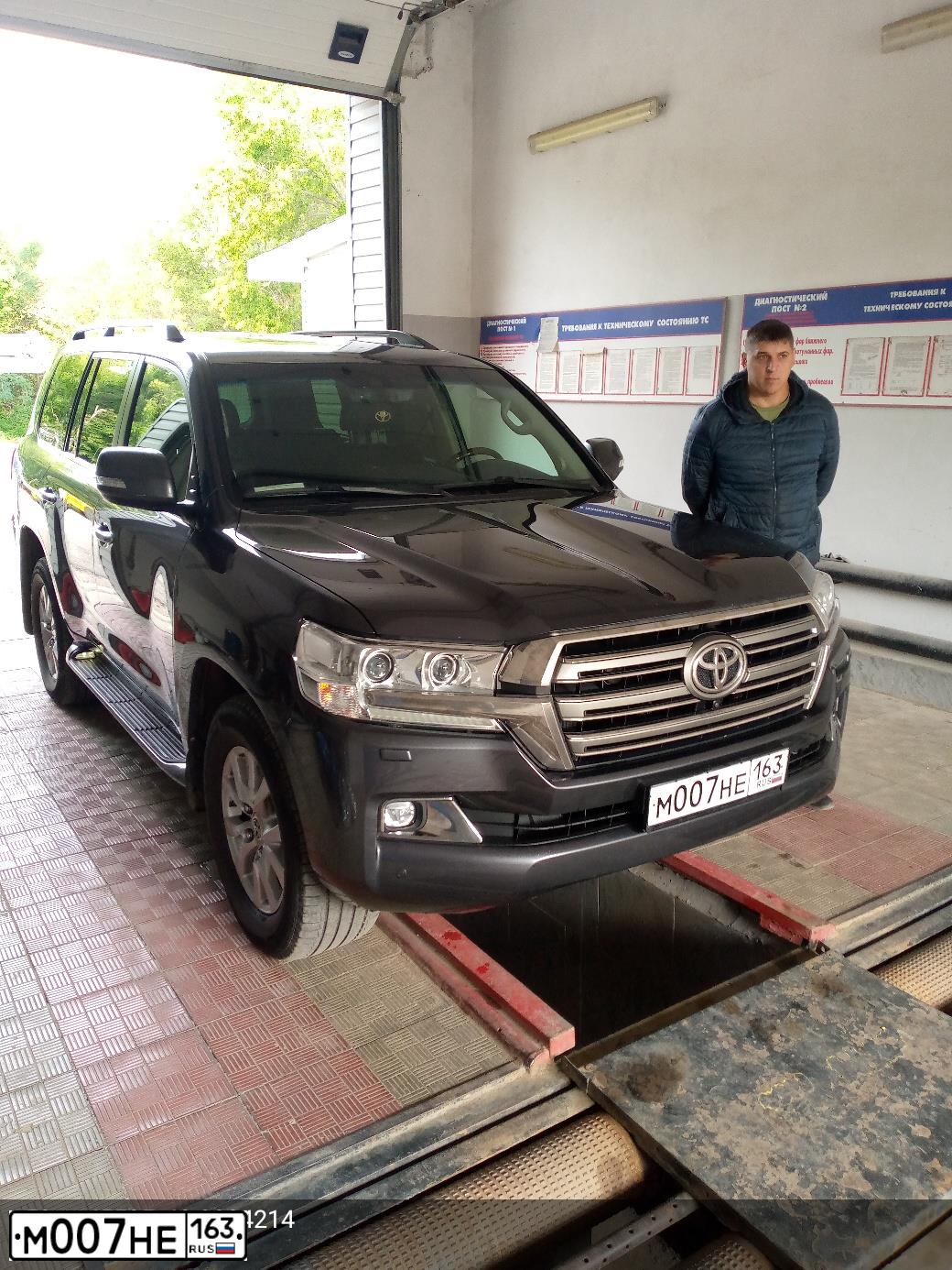 Фото автомобиля TOYOTA LANDCRUISER 200, 2017 — госномер М007НЕ163. Цвет: СЕРЫЙ