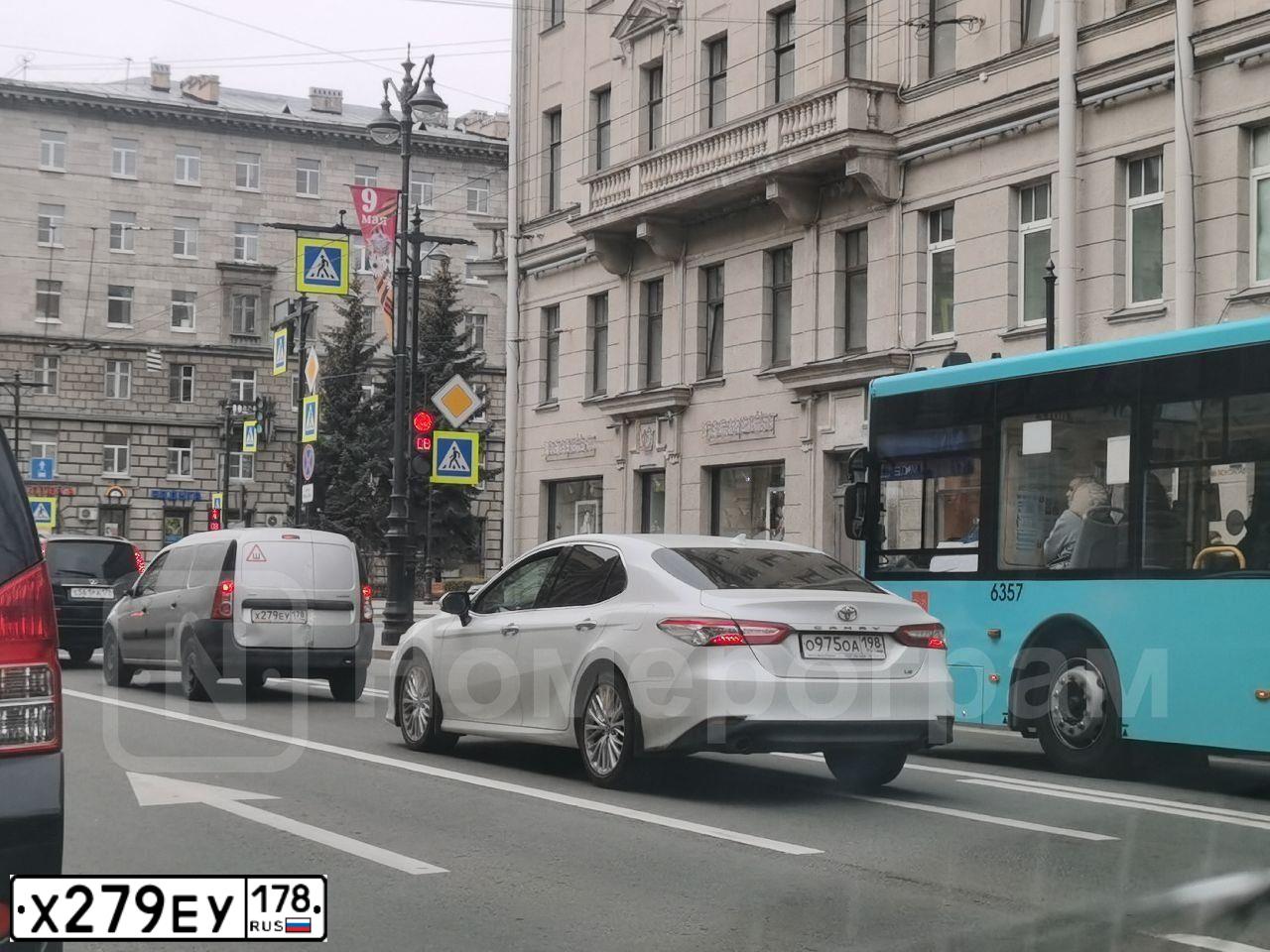 Фото автомобиля LADA LARGUS, 2016 — госномер А536ВО105. Цвет: СЕРЕБРИСТЫЙ