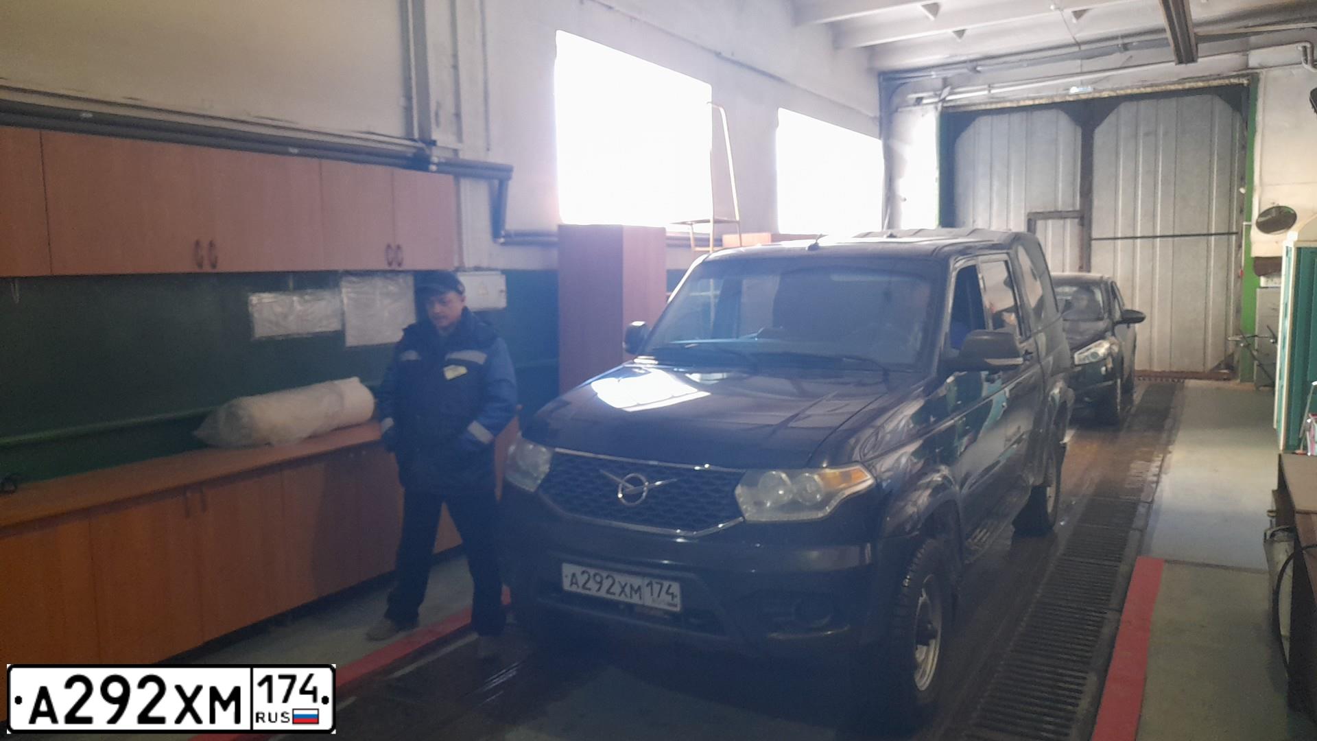 Фото автомобиля UAZ 2363 PICKUP, 2017 — госномер А292ХМ174. Цвет: ЧЕРНЫЙ МЕТАЛЛИК