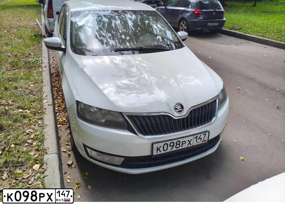 Фото автомобиля SKODA RAPID, 2014 — госномер К098РХ147. Цвет: Белый