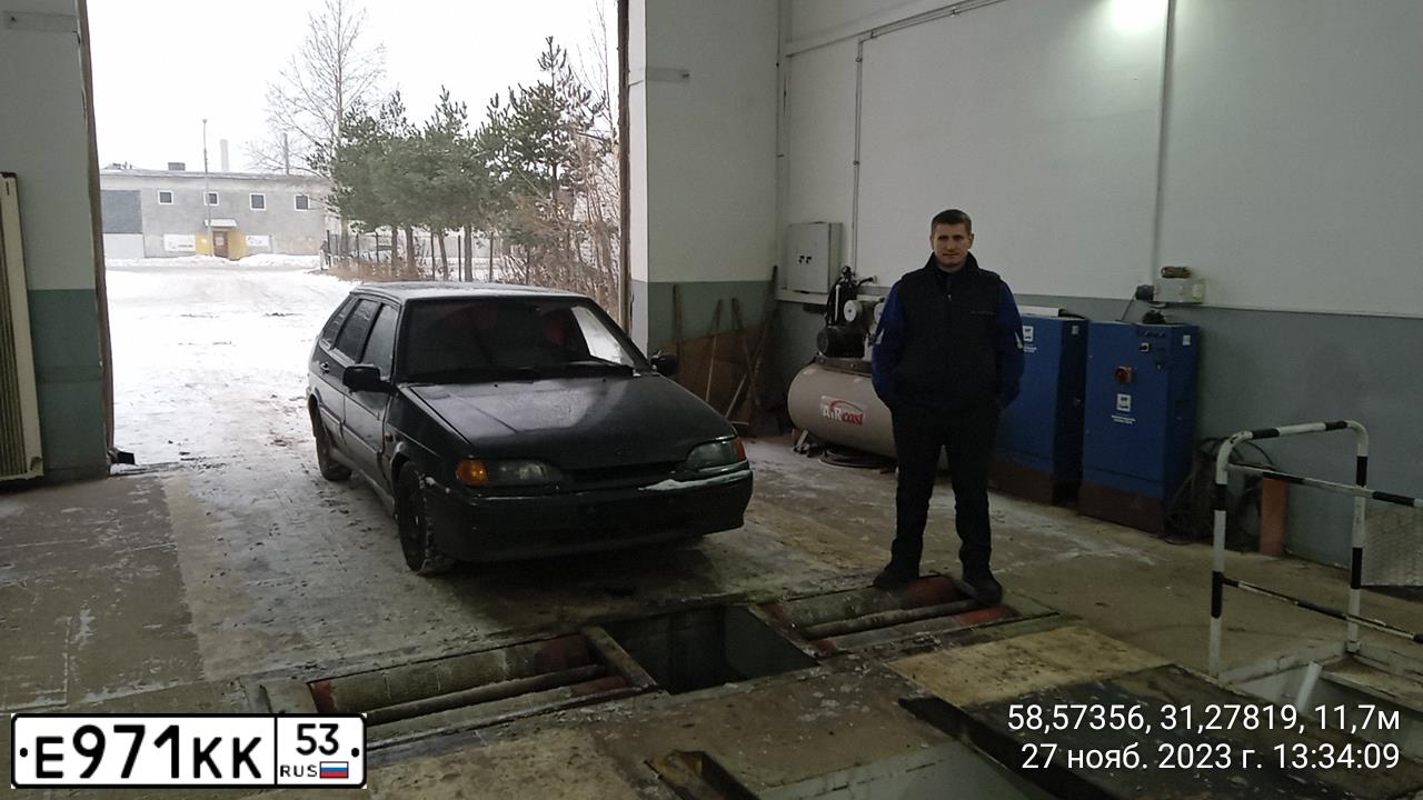 Фото автомобиля LADA 2114 SAMARA, 2007 — госномер Е971КК53. Цвет: ЗОЛОТИСТО ТЕМНО-ЗЕЛЕНЫЙ