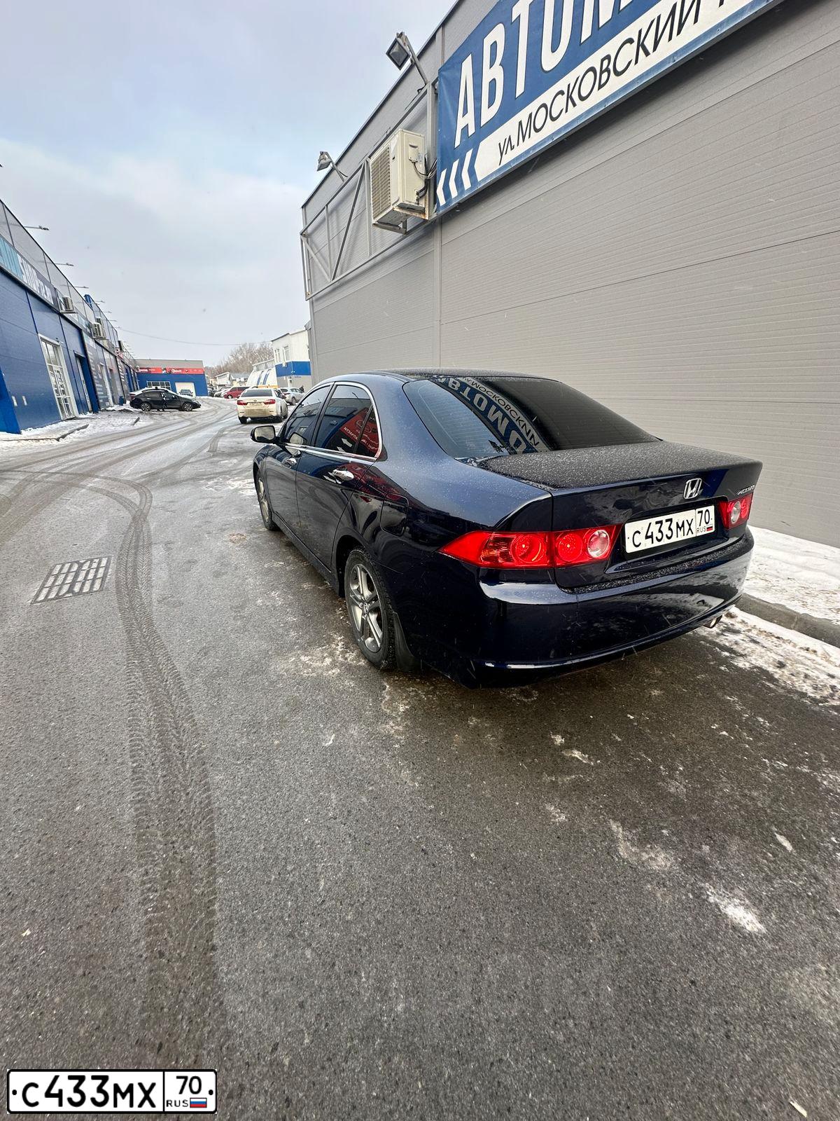 Фото автомобиля HONDA ACCORD, 2007 — госномер С433МХ70. Цвет: ТЕМНО-СИНИЙ