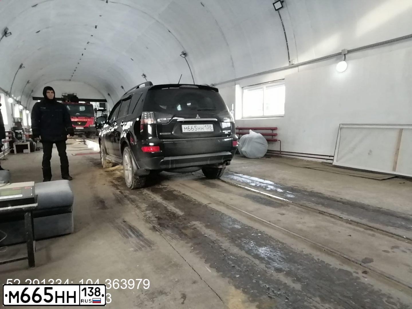 Фото автомобиля MITSUBISHI OUTLANDER, 2011 — госномер Н900КЕ138. Цвет: ЧЕРНЫЙ