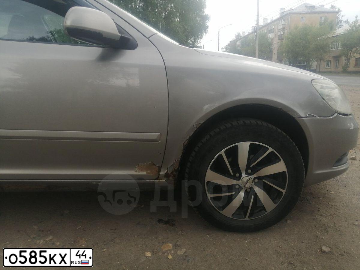 Фото автомобиля SKODA OCTAVIA, 2009 — госномер У233МН44. Цвет: СЕРЫЙ