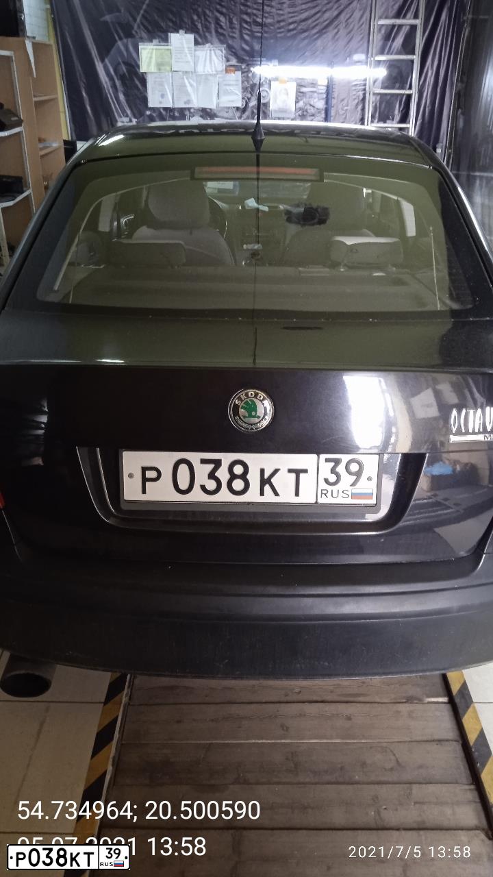 Фото автомобиля SKODA OCTAVIA, 2008 — госномер Т254НВ39. Цвет: ЧЕРНЫЙ