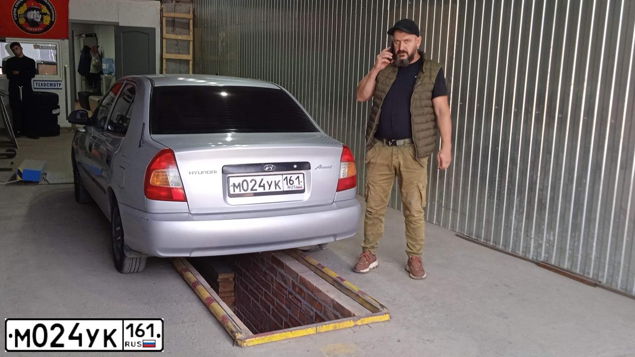 Фото автомобиля TAGAZ ACCENT, 2006 — госномер М024УК161. Цвет: СЕРЫЙ
