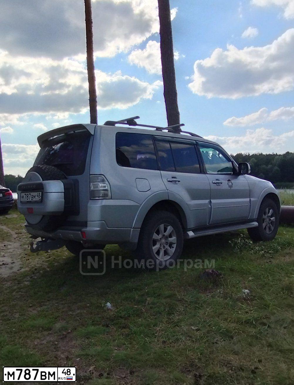 Фото автомобиля MITSUBISHI PAJERO, 2011 — госномер М787ВМ48. Цвет: Серебристый