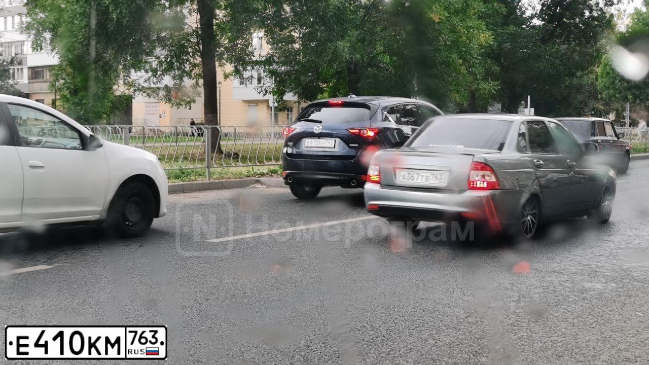 Фото автомобиля LADA 2172 PRIORA, 2008 — госномер Е410КМ763. Цвет: СИНЕ-ЧЕРНЫЙ