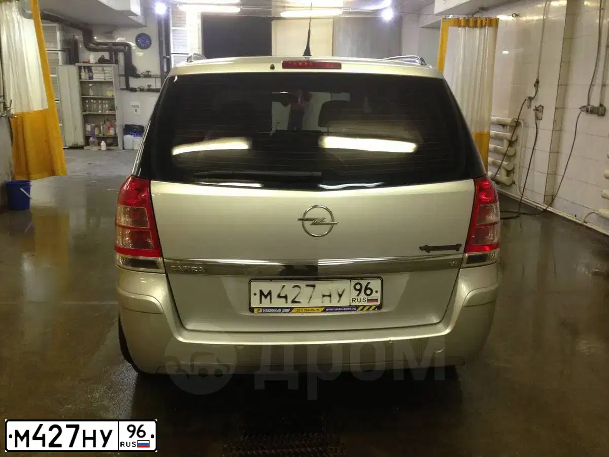 Фото автомобиля OPEL ZAFIRA, 2008 — госномер М427НУ96. Цвет: Серый