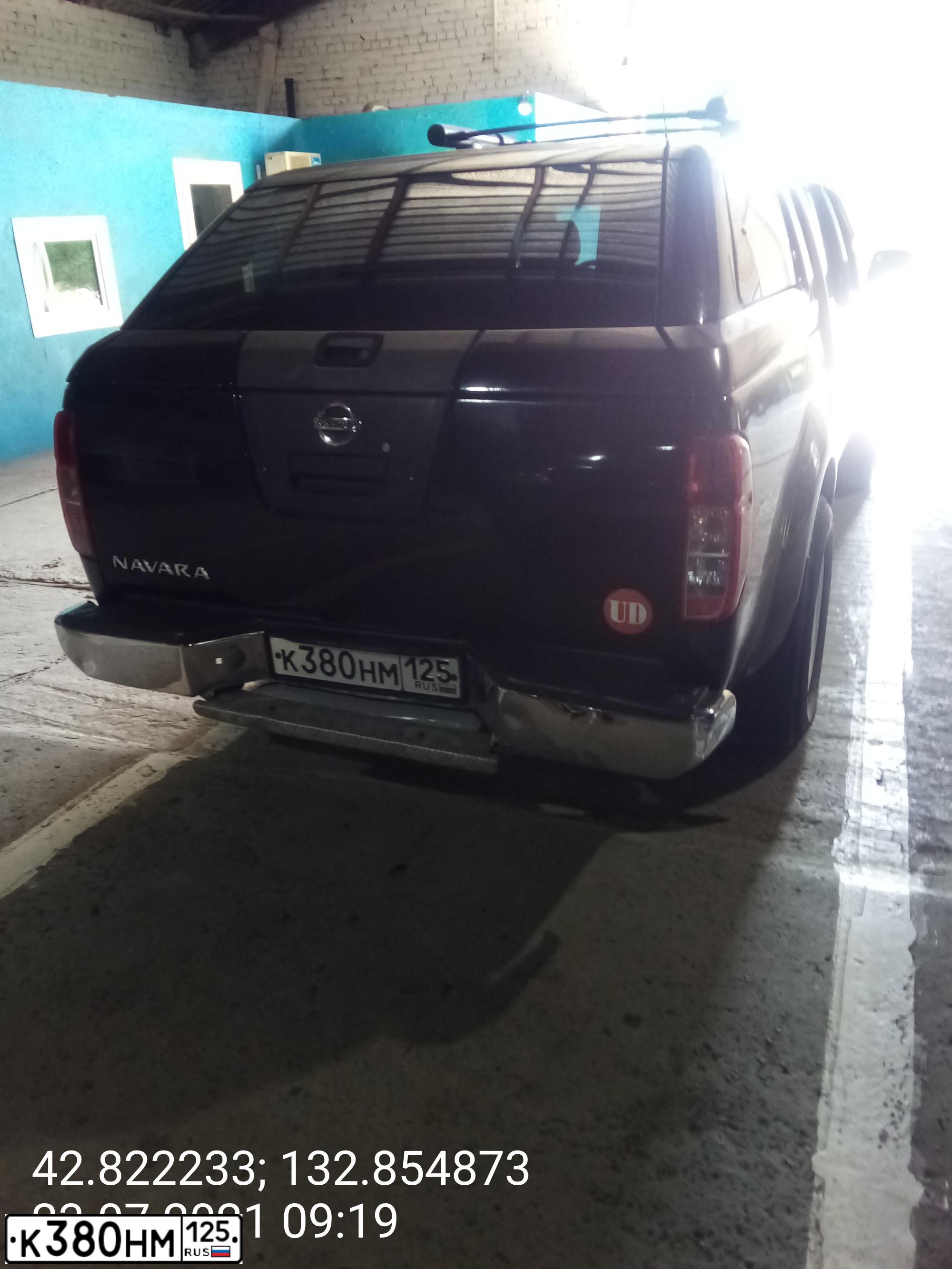 Фото автомобиля NISSAN NAVARA, 2006 — госномер Е663ОВ177. Цвет: ЧЕРНЫЙ
