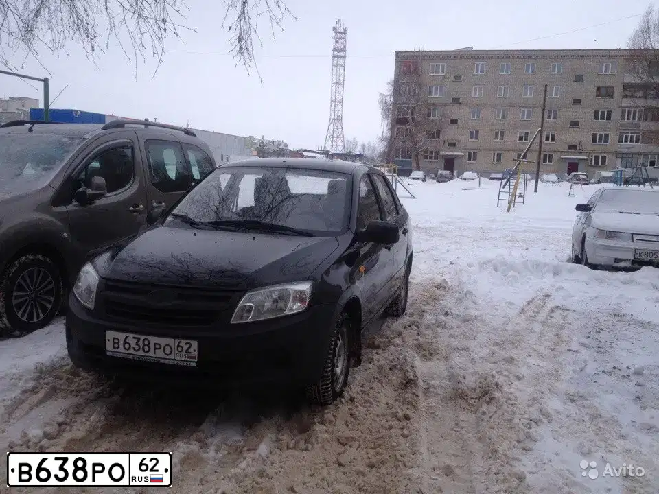Фото автомобиля LADA 2190 GRANTA, 2012 — госномер Р027УУ60. Цвет: Сине-Черный