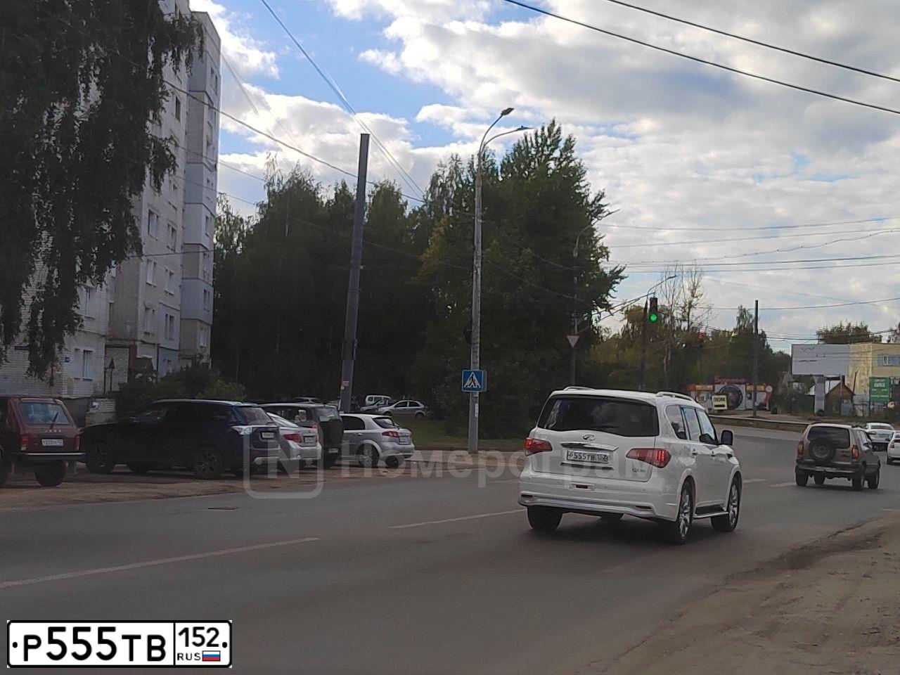 Фото автомобиля RENAULT SANDERO, 2010 — госномер Р555ТВ152. Цвет: синий