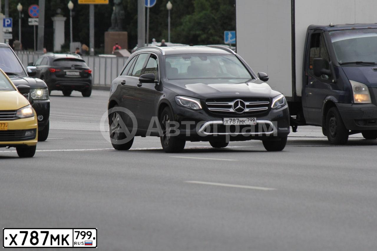 Фото автомобиля MERCEDES GLC-KLASSE, 2018 — госномер Х787МК799. Цвет: ЧЕРНЫЙ