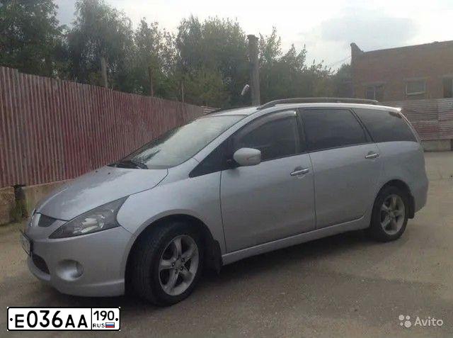 Фото автомобиля MITSUBISHI GRANDIS, 2006 — госномер Е036АА190. Цвет: СЕРЕБРИСТЫЙ