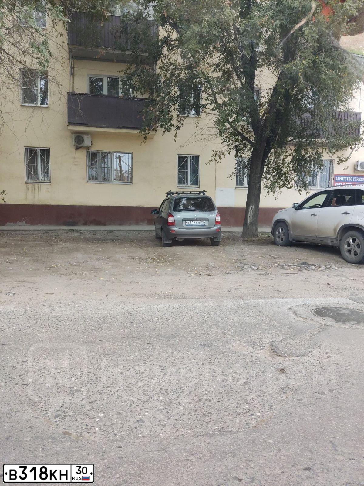 Фото автомобиля LADA KALINA, 2011 — госномер У433МА761. Цвет: Темно-серый металлик