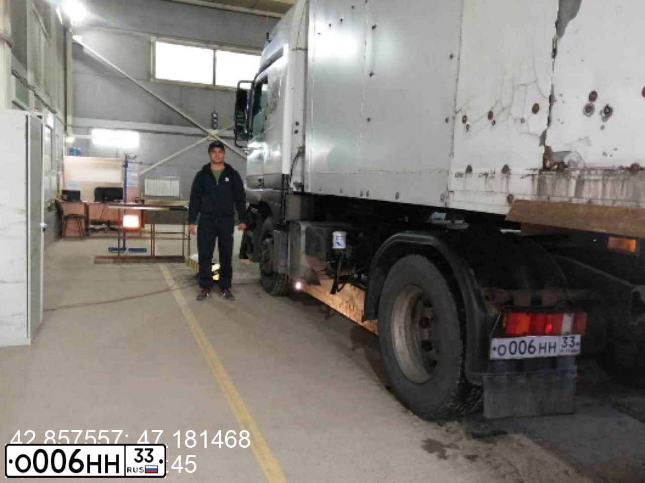 Фото автомобиля MERCEDES ACTROS, 2002 — госномер О006НН33. Цвет: Белый