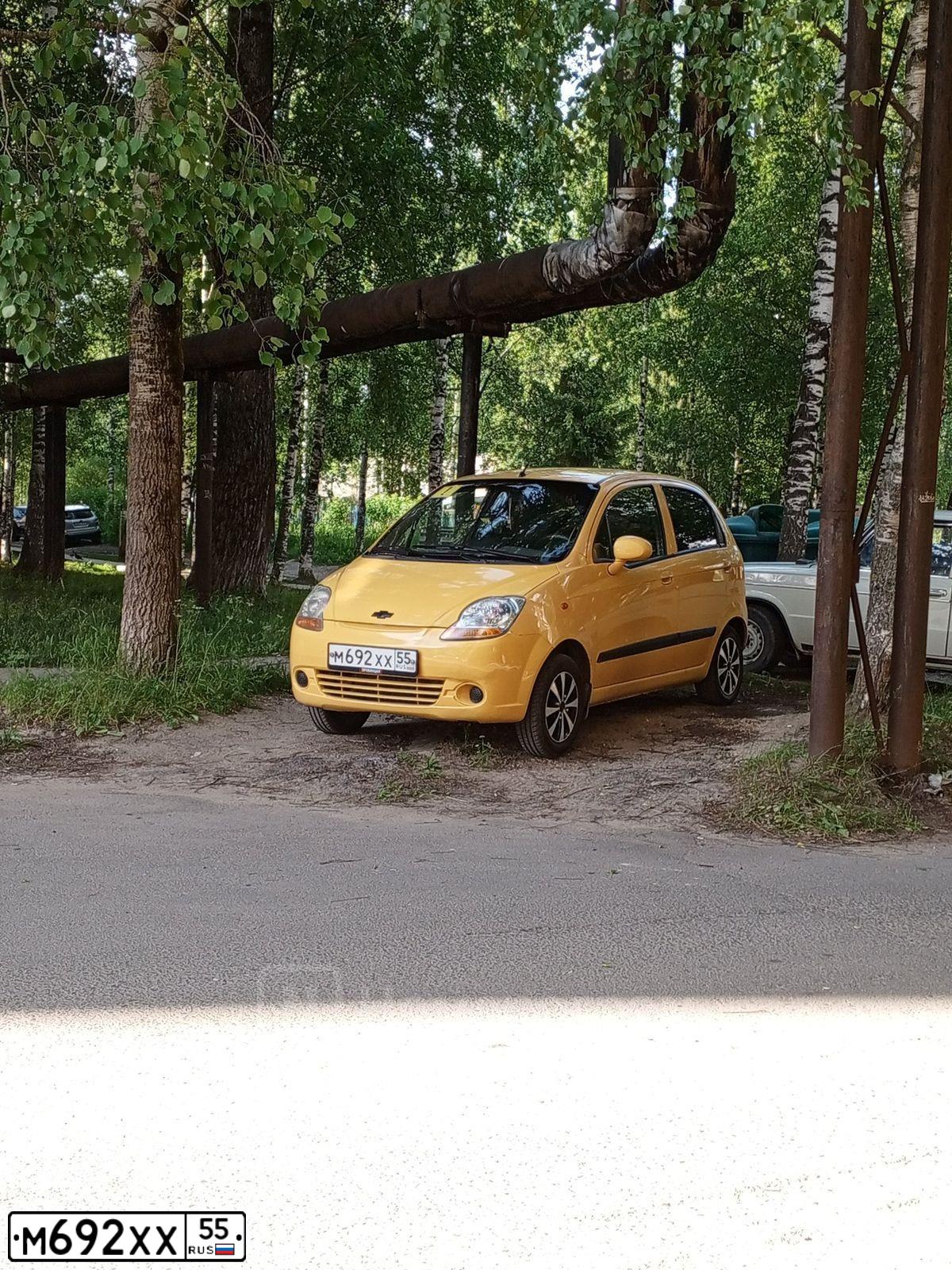 Фото автомобиля CHEVROLET SPARK, 2005 — госномер М692ХХ55. Цвет: ЖЕЛТЫЙ
