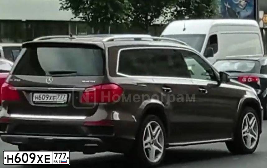 Фото автомобиля MERCEDES GL-KLASSE, 2013 — госномер Н609ХЕ777. Цвет: Коричневый