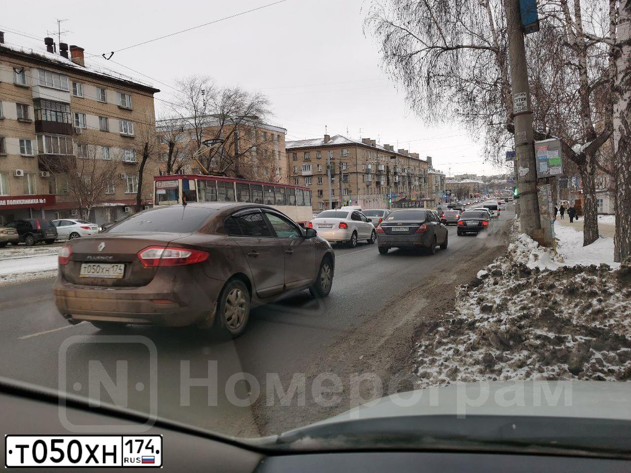 Фото автомобиля RENAULT FLUENCE, 2014 — госномер А746НР196. Цвет: Коричневый