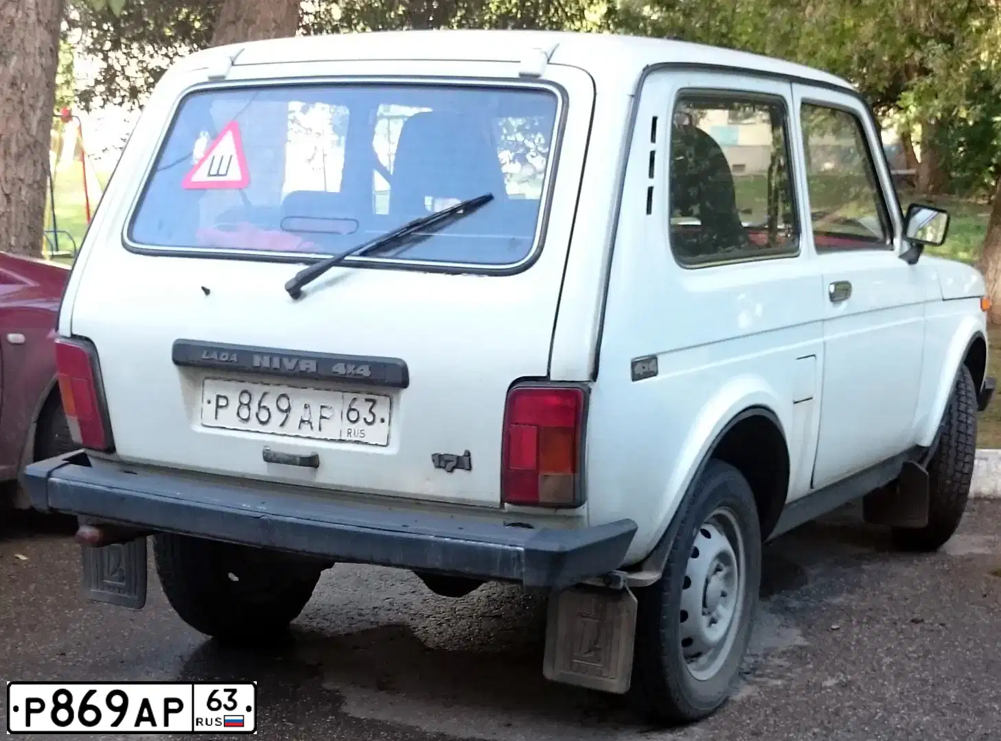 Фото автомобиля LADA 2121 NIVA, 2002 — госномер Е596АУ763. Цвет: ЯРКО-БЕЛЫЙ