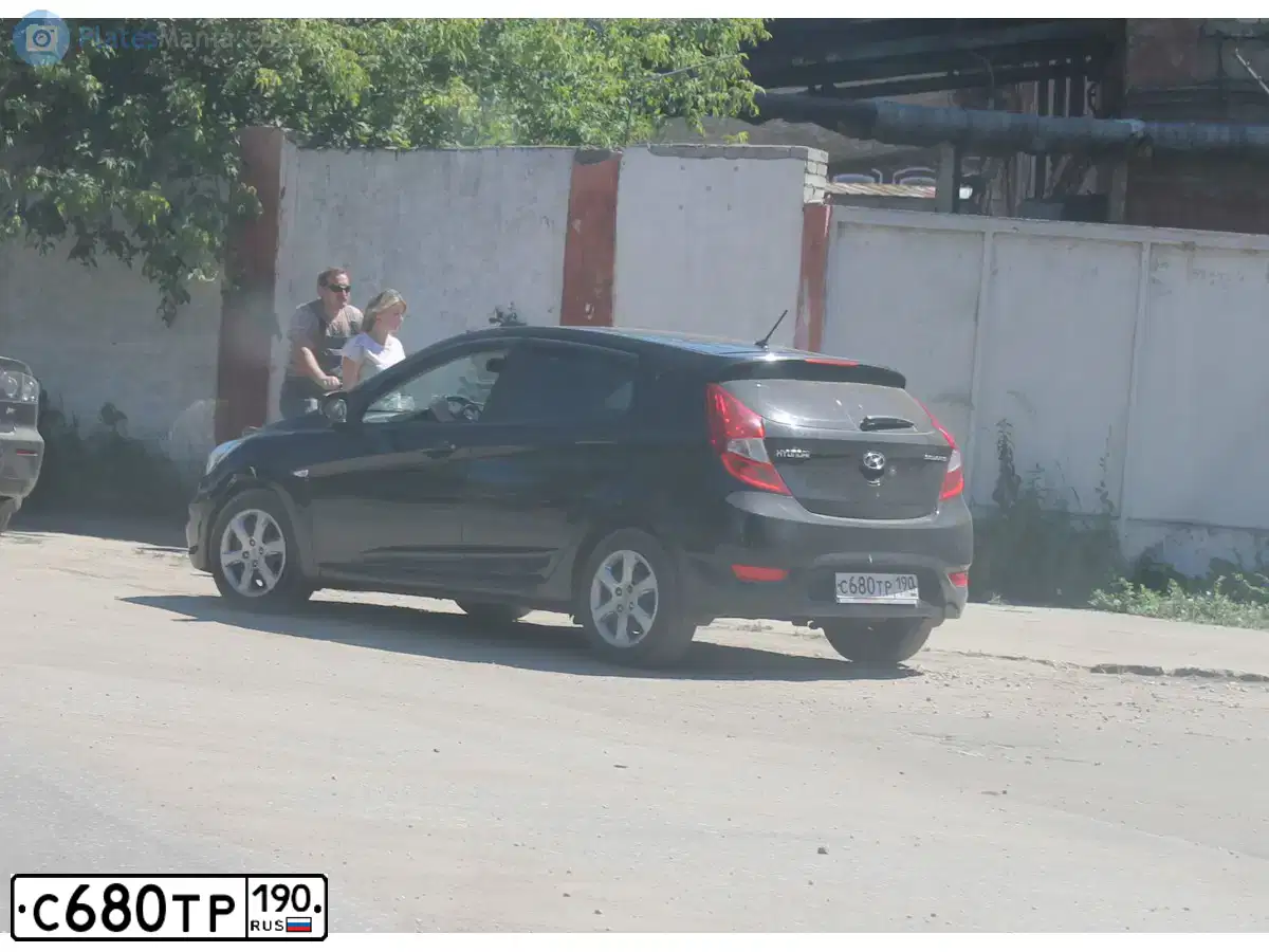 Фото автомобиля HYUNDAI SOLARIS, 2012 — госномер С680ТР190. Цвет: ЧЕРНЫЙ