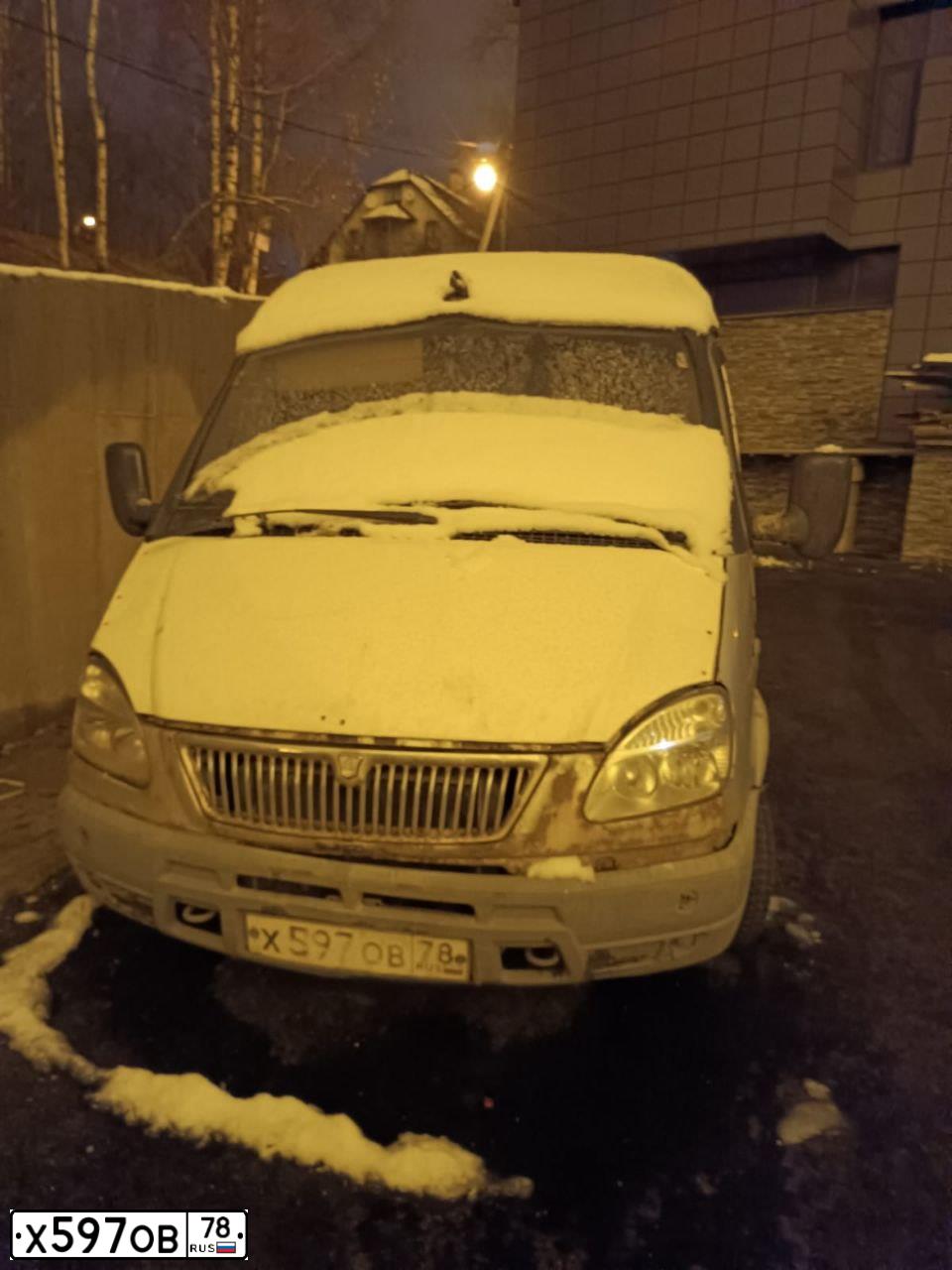 Фото автомобиля GAZ 2752 SOBOL, 2003 — госномер Х597ОВ78. Цвет: Серебристый