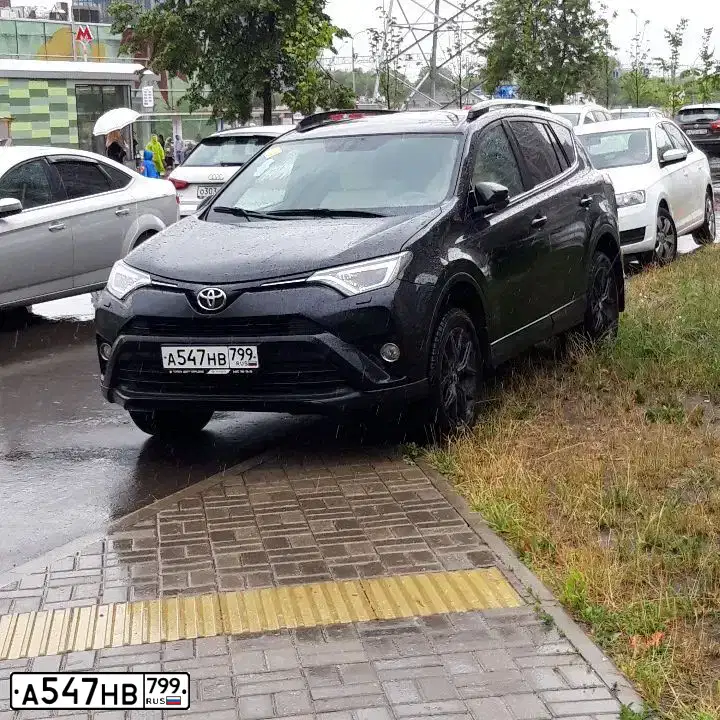 Фото автомобиля TOYOTA RAV4, 2018 — госномер А547НВ799. Цвет: ЧЕРНЫЙ МЕТАЛЛИК