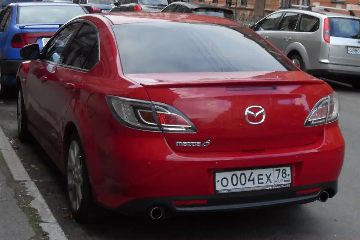 Фото автомобиля MAZDA 6, 2008 — госномер О004ЕХ78. Цвет: КРАСНЫЙ
