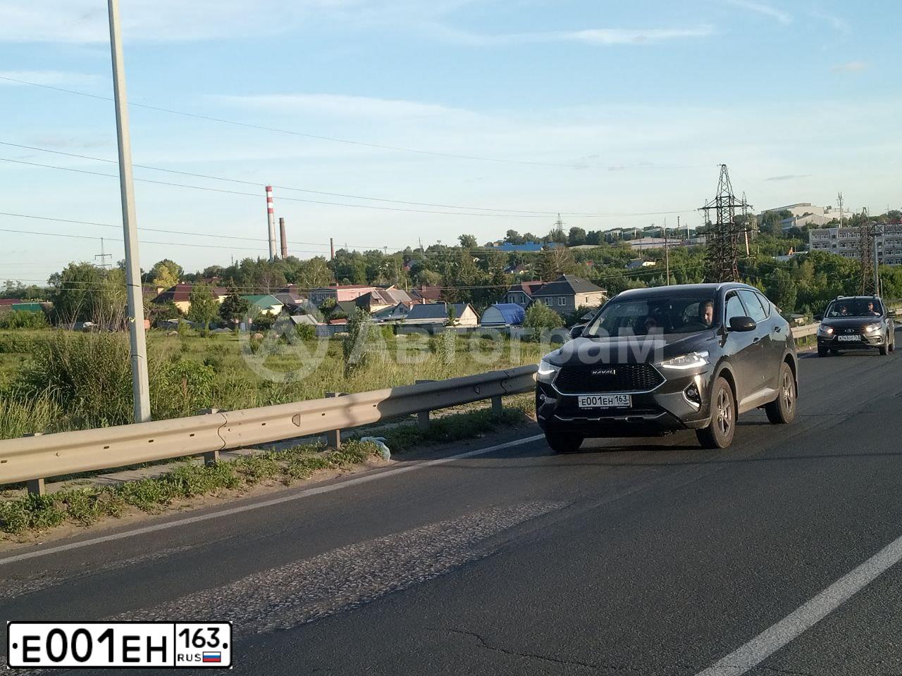 Фото автомобиля RENAULT KAPTUR, 2016 — госномер Е301НС763. Цвет: ЧЕРНЫЙ