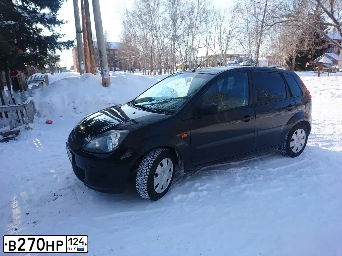 Фото автомобиля FORD FIESTA / ASPIRE, 2006 — госномер В270НР124. Цвет: ЧЕРНЫЙ