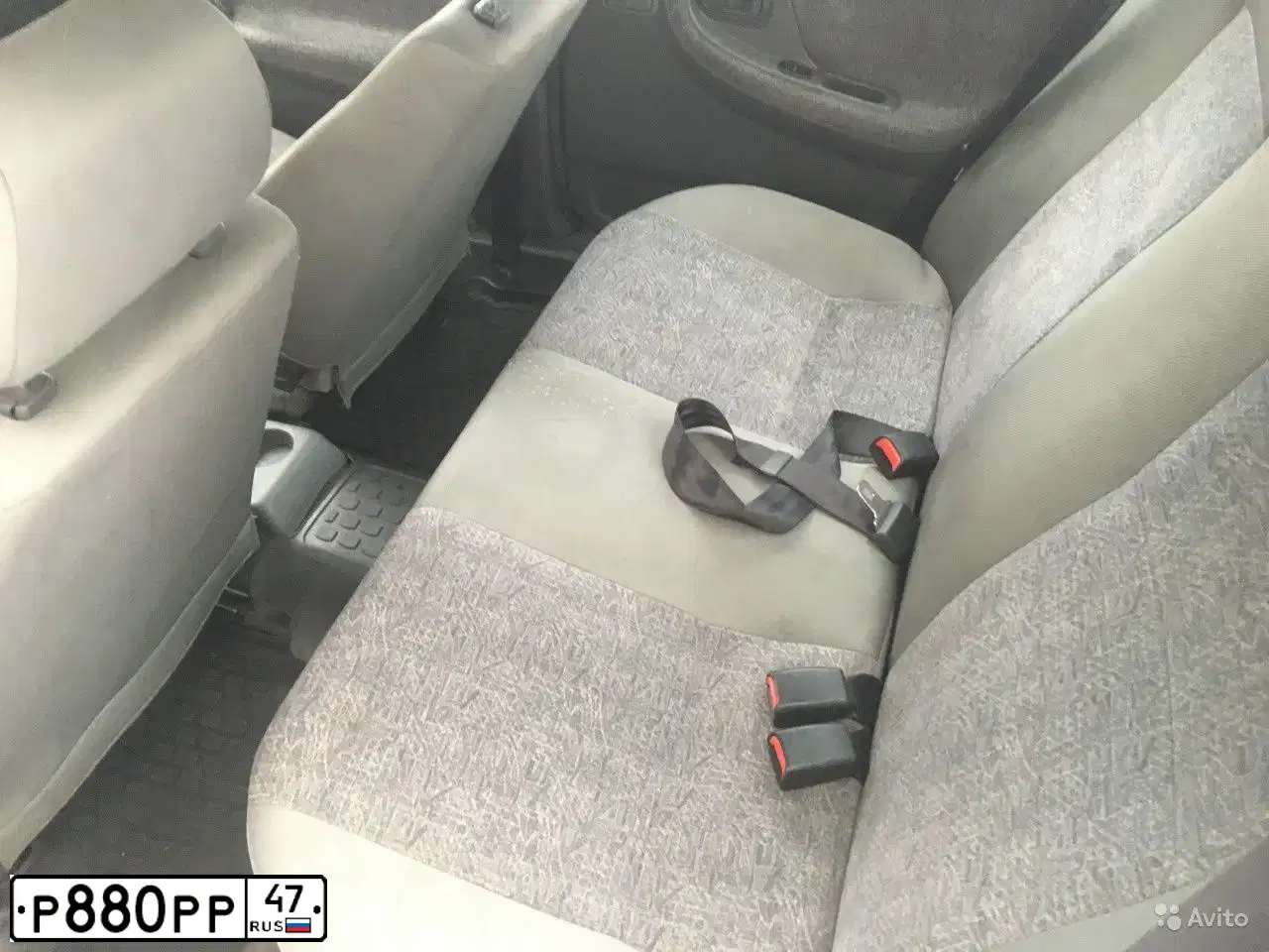 Фото автомобиля TOYOTA AVENSIS, 2010 — госномер Р880РР47. Цвет: Серый