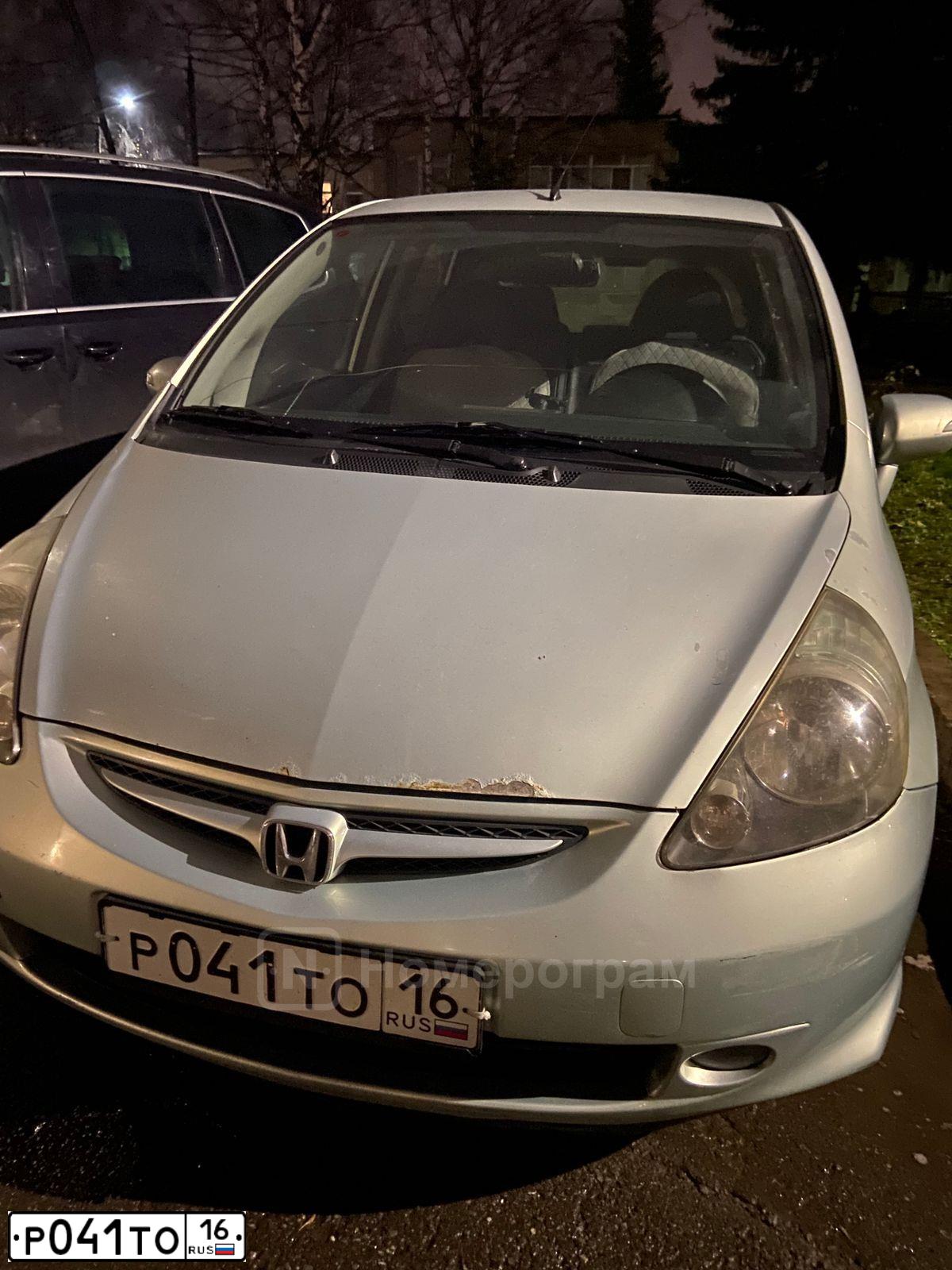 Фото автомобиля HONDA JAZZ, 2008 — госномер Р041ТО16. Цвет: СВЕТЛО-СЕРО-ЗЕЛЕНЫЙ