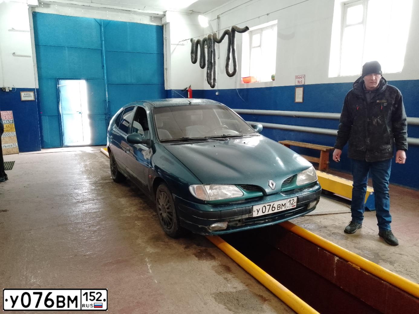 Фото автомобиля RENAULT MEGANE, 1996 — госномер У076ВМ152. Цвет: ЗЕЛЕНЫЙ