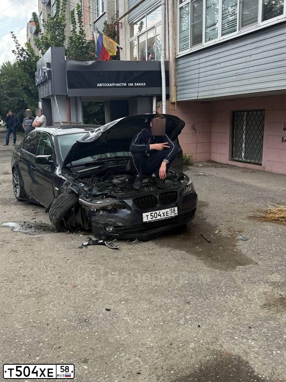 Фото автомобиля BMW SERIE 5, 2008 — госномер Т504ХЕ58. Цвет: синий