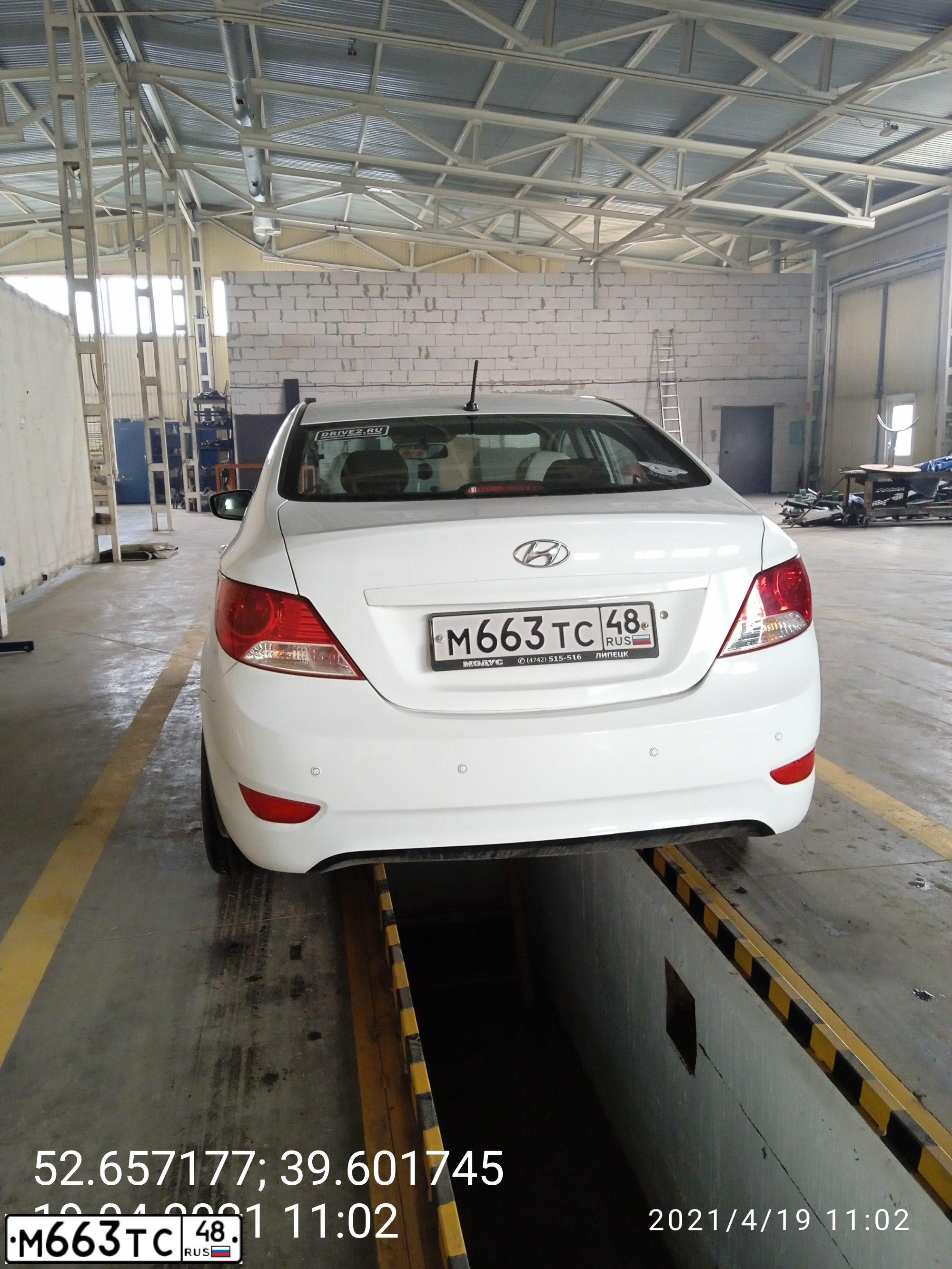 Фото автомобиля HYUNDAI SOLARIS, 2013 — госномер О800УХ68. Цвет: Белый