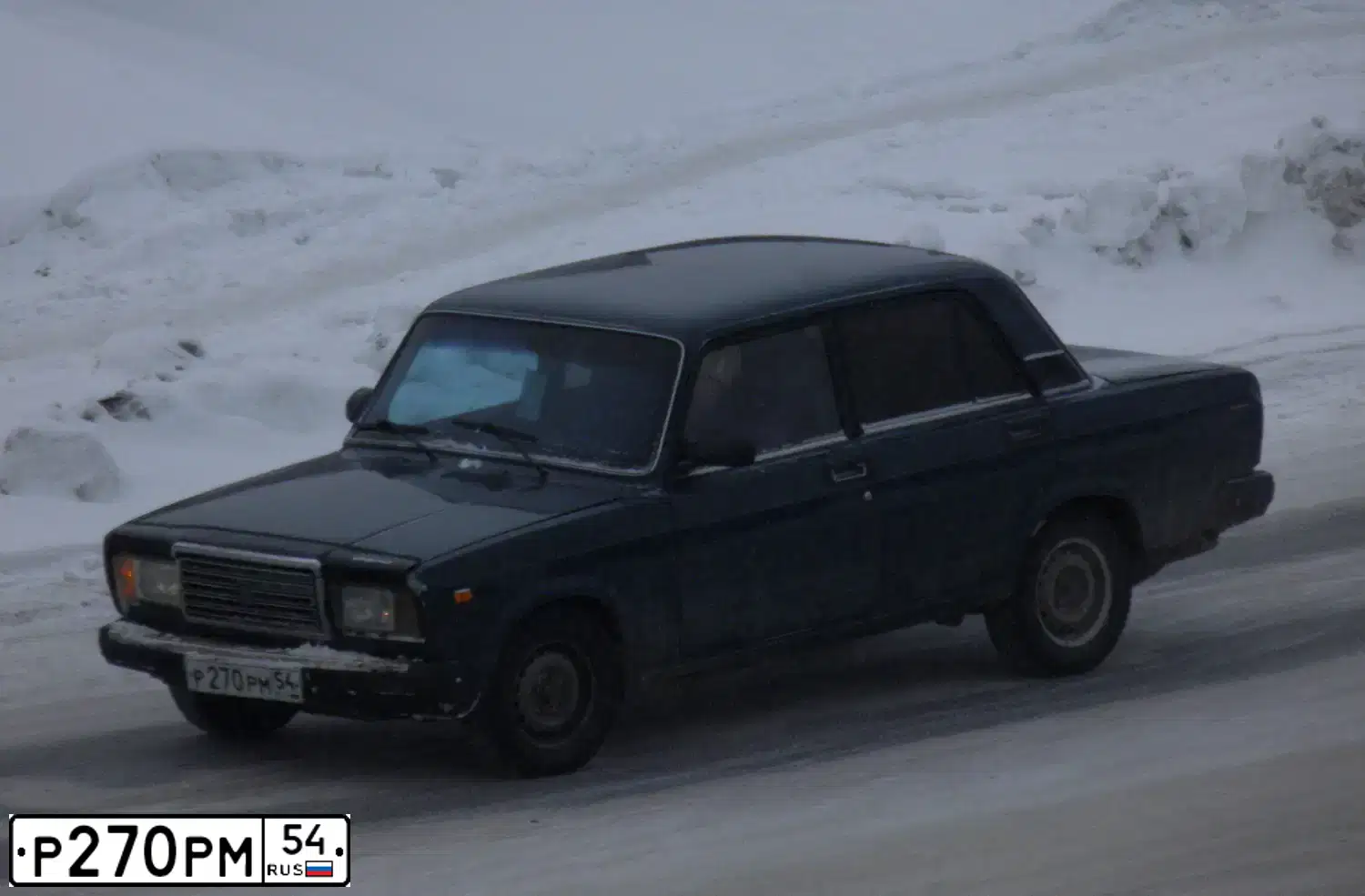 Фото автомобиля LADA 2107 LADA, 2003 — госномер Р270РМ54. Цвет: ЗЕЛЕНЫЙ