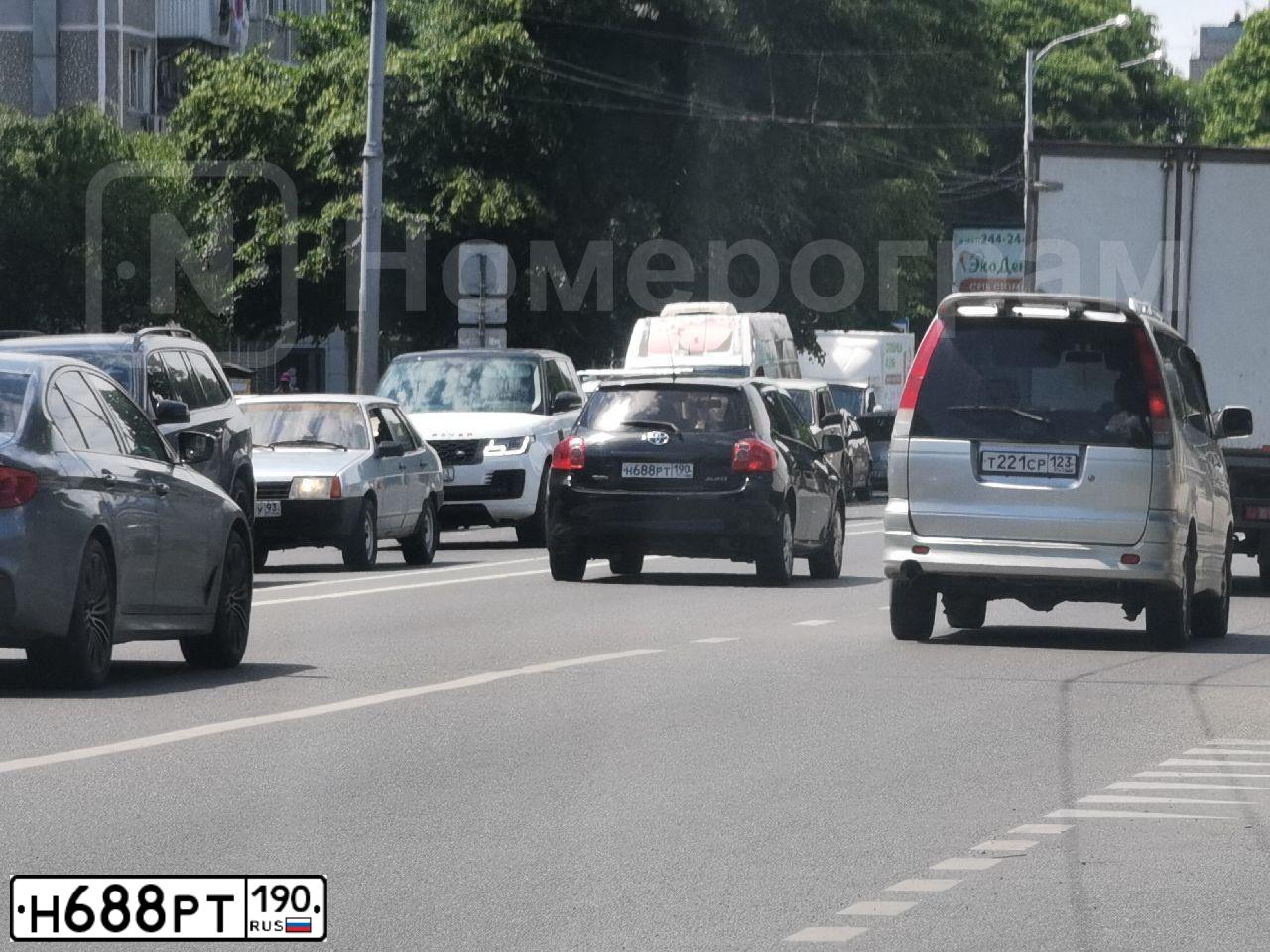 Фото автомобиля TOYOTA AURIS, 2008 — госномер В060АХ199. Цвет: ЧЕРНЫЙ
