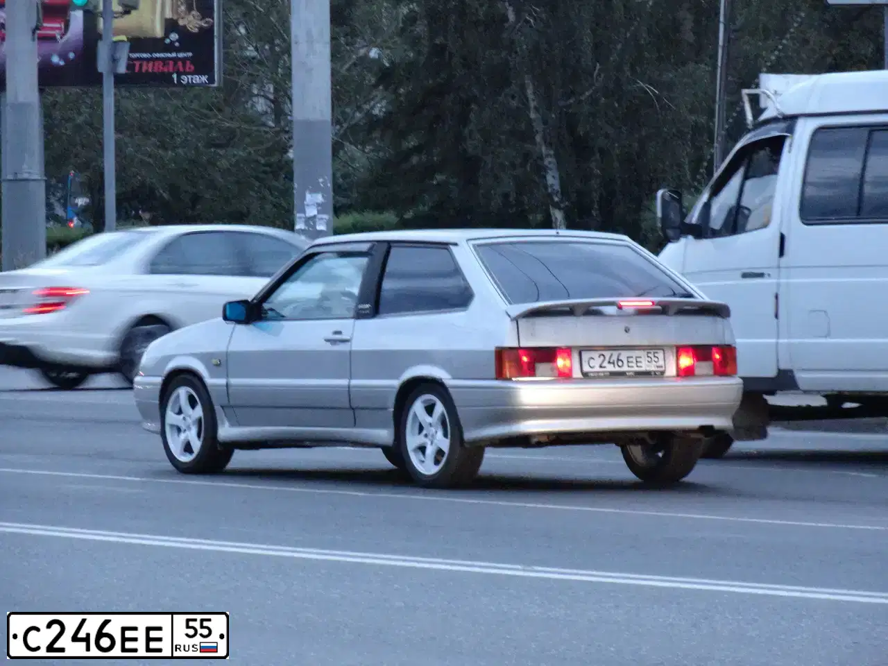 Фото автомобиля LADA 2113 SAMARA, 2007 — госномер С246ЕЕ55. Цвет: СВЕТЛО-СЕРЕБРИСТЫЙ МЕТАЛЛ
