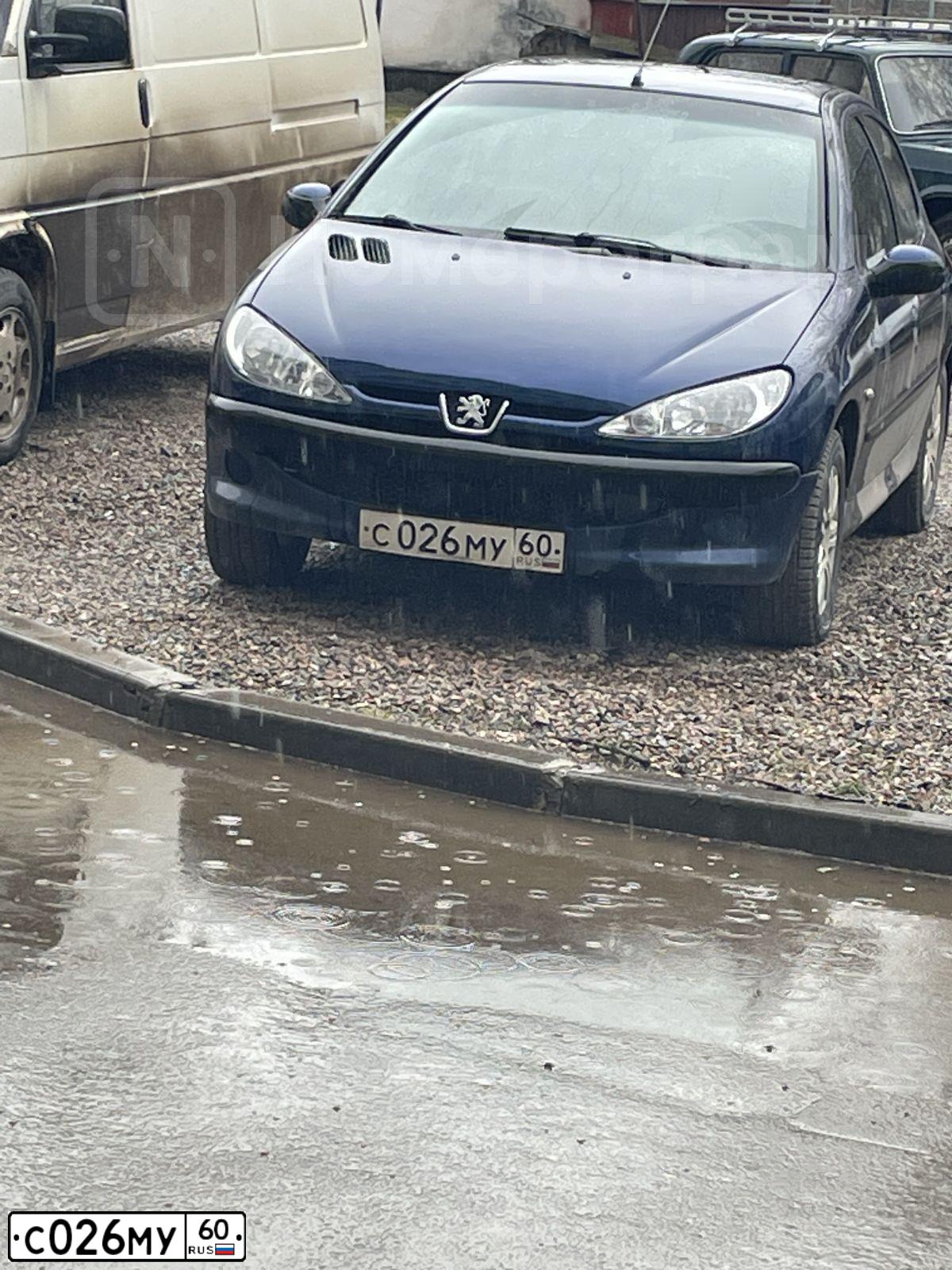 Фото автомобиля PEUGEOT 206, 2004 — госномер С026МУ60. Цвет: ТЕМНО-СИНИЙ