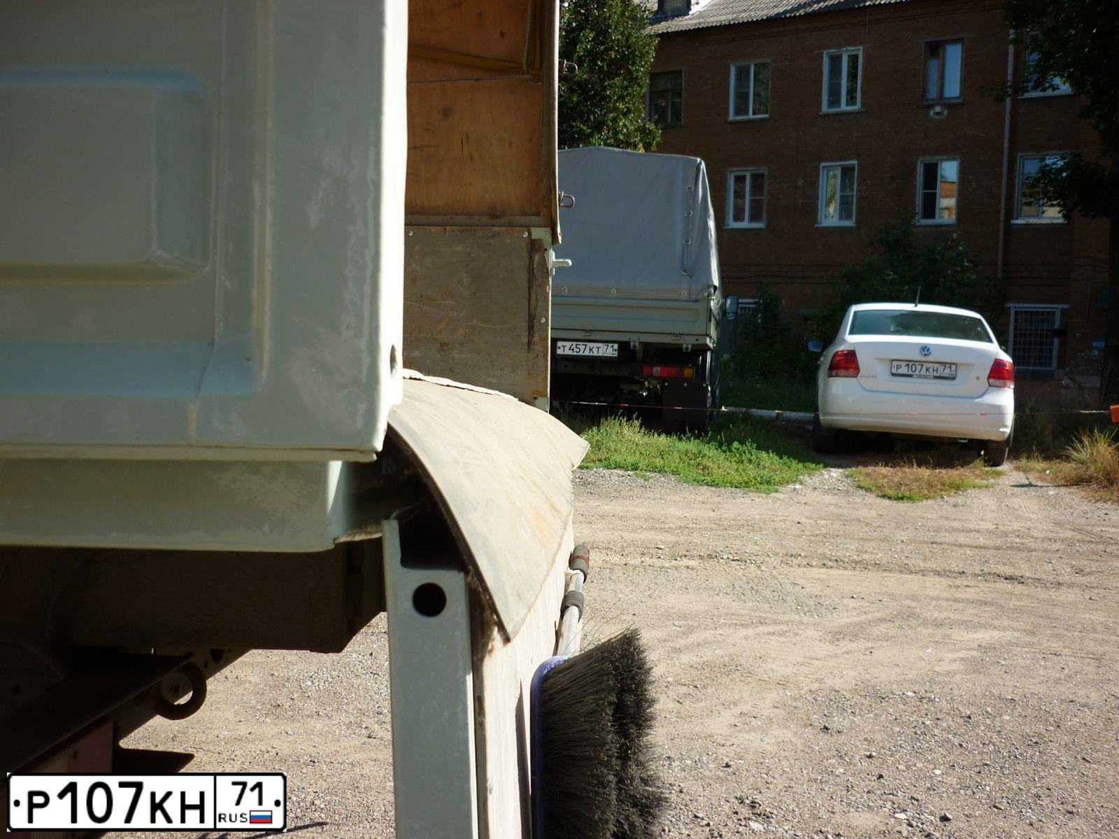 Фото автомобиля VOLKSWAGEN POLO, 2013 — госномер В663ХР147. Цвет: Белый