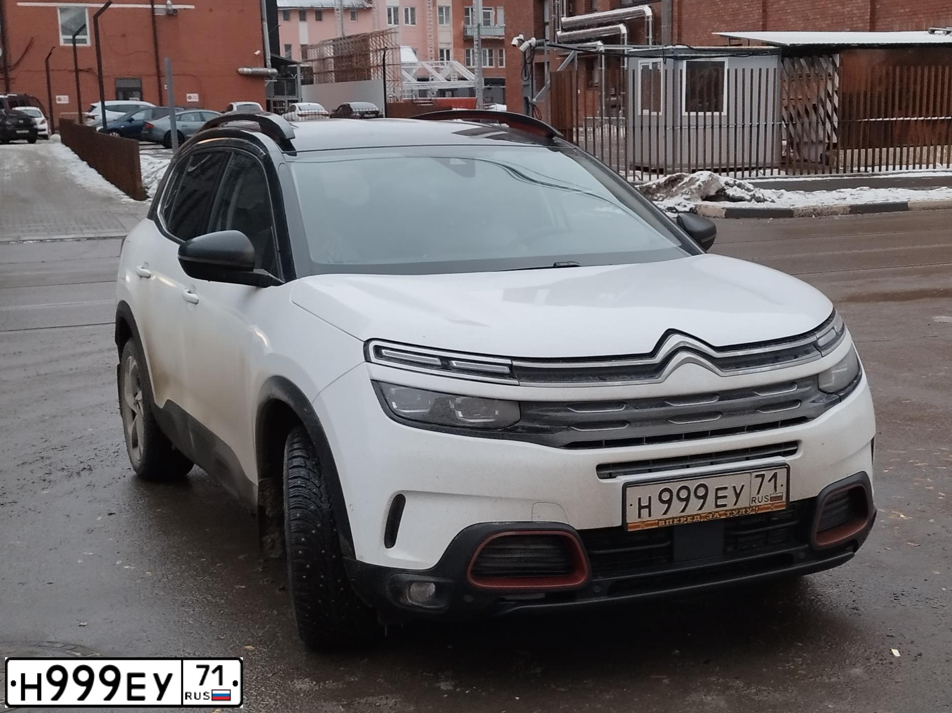 Фото автомобиля CITROEN C5 AIRCROSS, 2020 — госномер В727ВА977. Цвет: БЕЛО-ЧЕРНЫЙ