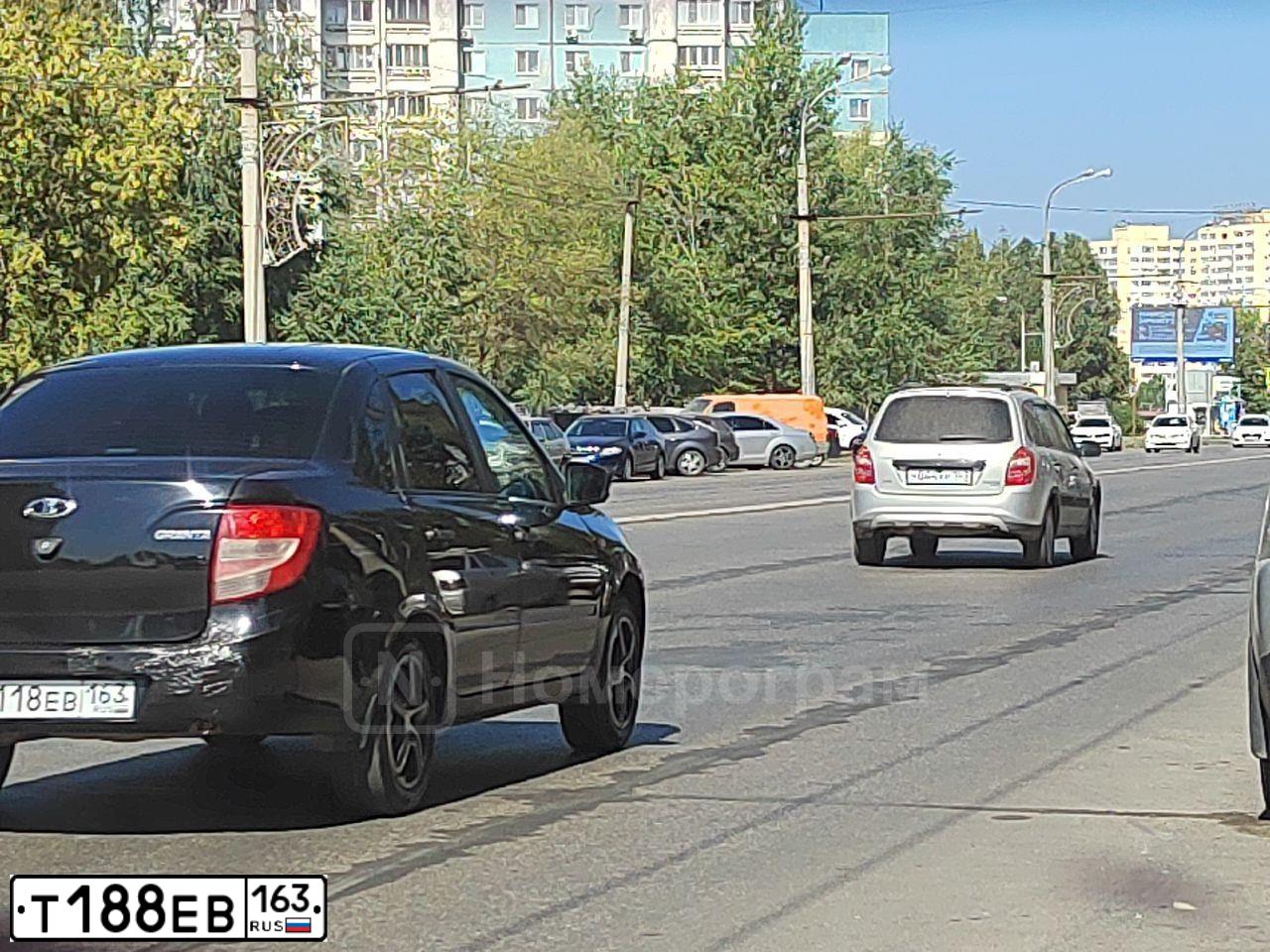 Фото автомобиля RENAULT DUSTER, 2013 — госномер Т188ЕВ163. Цвет: ЧЕРНЫЙ